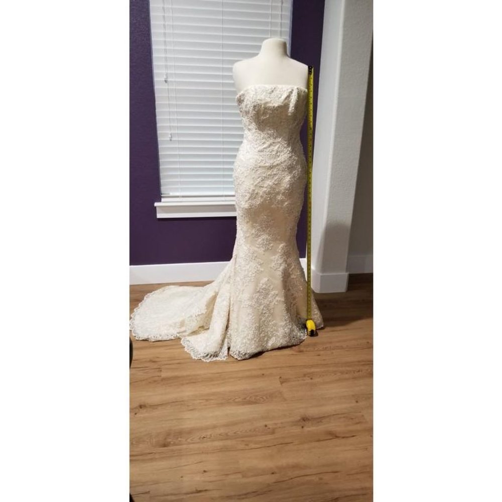 Wedding Dress - Picture 3 of 9